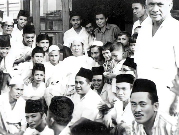 287307085_10225368108702767_7806286662202886582_n Mengenal Prof. Dr. H. Sayyidi Syaikh Kadirun Yahya, Mursyid Tarekat Naqsyabandiyah (2)